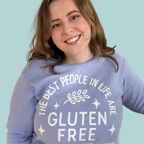 Alla wearing a shirt that says "the best people in life are gluten free"