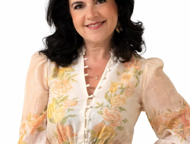 Former TV Reporter with 27 years of storytelling experience 